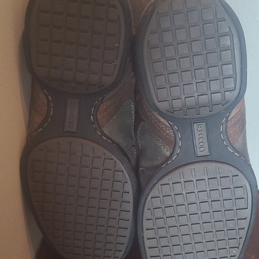 SHOES - Picture 4 of 4